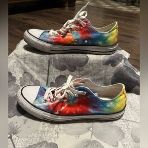 NWOT Unisex M6/W8 Tie-Dye Converse